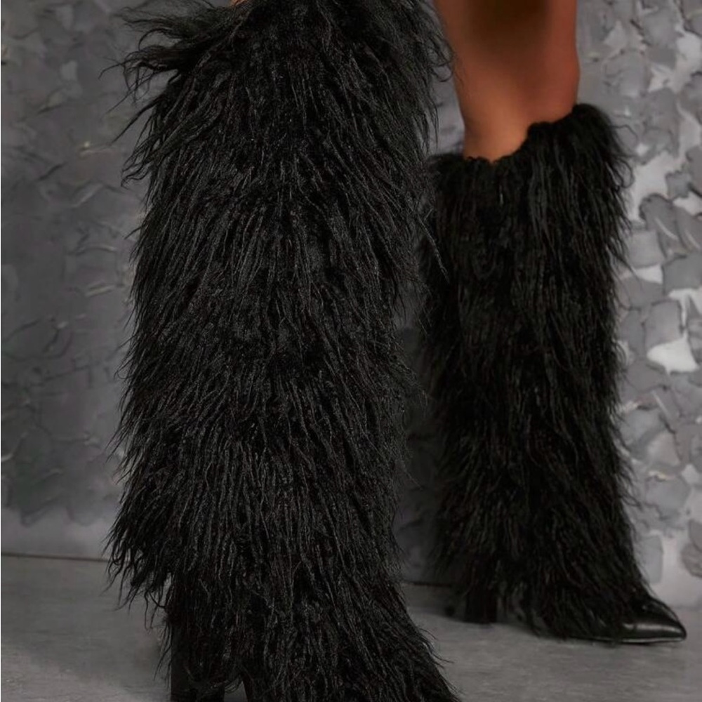Elegant Black Faux Fur Heeled Boots
